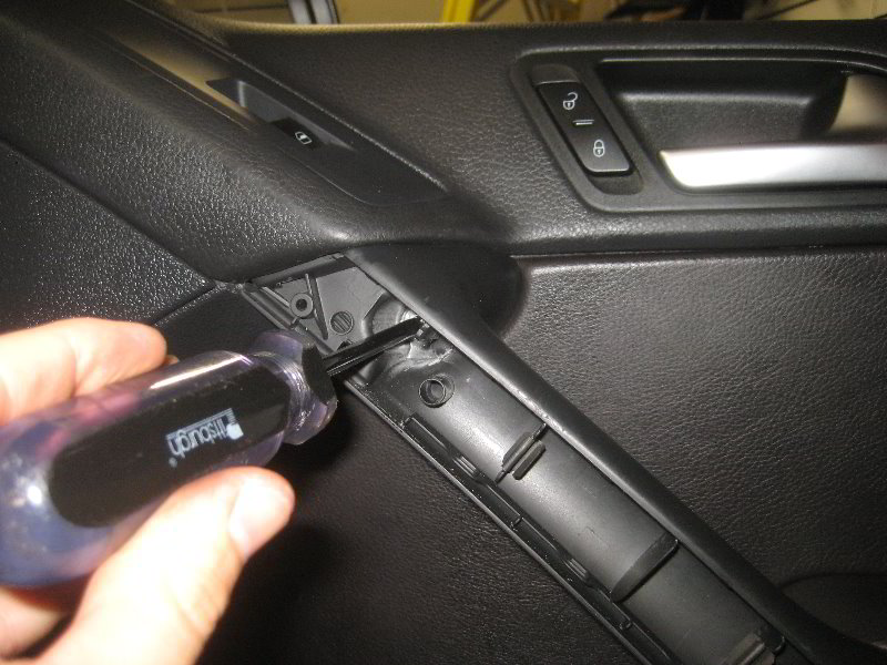 VW-Tiguan-Interior-Door-Panel-Removal-Guide-049